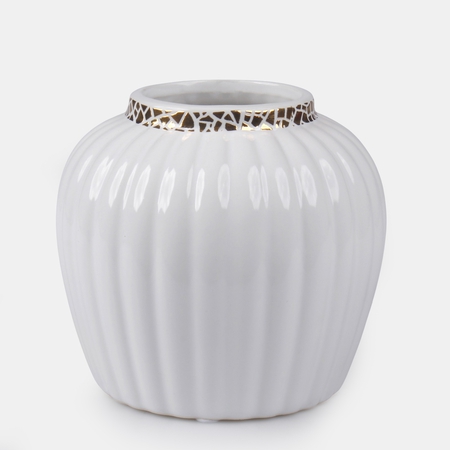 Wazon ceramiczny ze złotym ornamentem